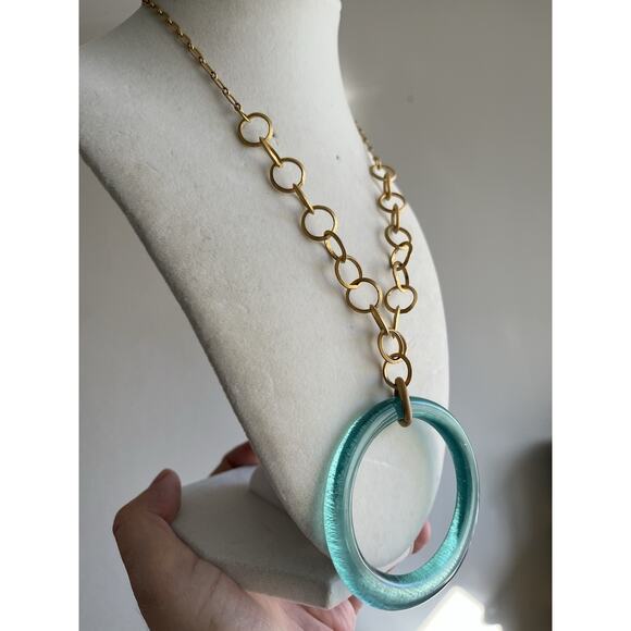 VTG LT & Co. Blue Circle Glass Pendant Necklace Gold Tone Oval Link Chain 22” - Picture 2 of 5